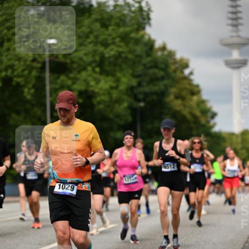 29.06.2025 - hella hamburg halbmarathon Dr. Thomas Lammeyer http://msf.ph/oto/8505867 29.06.2025 10:27:27 Kennedybrücke 1029, 1187, 1362, 1372, 1853, 2022, 2294, 2925, 3003, 3013, 3029, 4728, 4793, 5223, 5343, 5629, 5798, 6578, 6784, 6785, 7266, 7919, 8355, 8687, 8688, 8715, 9133, 9301, 9512, 9913, 10088 meine-sportfotos.de