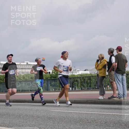 29.06.2025 - hella hamburg halbmarathon Luisa Fischer http://msf.ph/oto/8505870 29.06.2025 10:18:51 Kennedybrücke 18641, 5423, 11818, 1651, 2076, 2835, 3167, 5046, 5423, 7897, 9307, 10608 meine-sportfotos.de