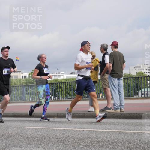 29.06.2025 - hella hamburg halbmarathon Luisa Fischer http://msf.ph/oto/8505875 29.06.2025 10:18:51 Kennedybrücke 18641, 11818, 1651, 2076, 2835, 3167, 5046, 5423, 7897, 9307, 10608 meine-sportfotos.de