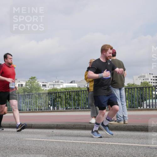 29.06.2025 - hella hamburg halbmarathon Luisa Fischer http://msf.ph/oto/8505897 29.06.2025 10:18:53 Kennedybrücke 18769, 1651, 2076, 2835, 3167, 4828, 5046, 5423, 7897, 8746, 9307, 9881 meine-sportfotos.de
