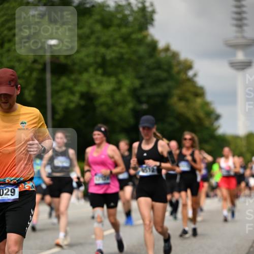 29.06.2025 - hella hamburg halbmarathon Dr. Thomas Lammeyer http://msf.ph/oto/8505901 29.06.2025 10:27:28 Kennedybrücke 1029, 1187, 1362, 1372, 1853, 2022, 2294, 2925, 3013, 3029, 4728, 4793, 5223, 5343, 5629, 5798, 6578, 6784, 6785, 7266, 7919, 8355, 8687, 8688, 8715, 9133, 9301, 9512, 9913, 10088 meine-sportfotos.de