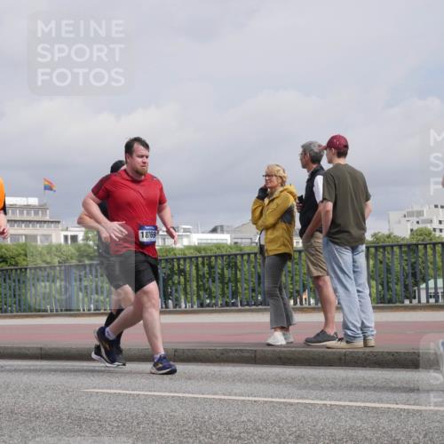 29.06.2025 - hella hamburg halbmarathon Luisa Fischer http://msf.ph/oto/8505902 29.06.2025 10:18:54 Kennedybrücke 12469, 18769, 316, 1651, 2076, 2835, 3167, 4828, 5046, 5423, 7897, 8746, 9307, 9881 meine-sportfotos.de