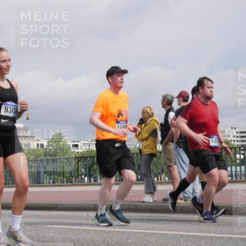 29.06.2025 - hella hamburg halbmarathon Luisa Fischer http://msf.ph/oto/8505909 29.06.2025 10:18:55 Kennedybrücke 930, 1246, 187, 1308, 1651, 2076, 2601, 2835, 3167, 4828, 5046, 8746, 9307, 9881 meine-sportfotos.de