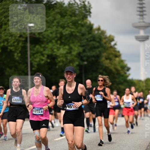 29.06.2025 - hella hamburg halbmarathon Dr. Thomas Lammeyer http://msf.ph/oto/8505923 29.06.2025 10:27:29 Kennedybrücke 1029, 1187, 1362, 1372, 1853, 2022, 2294, 2925, 3013, 3029, 4728, 4793, 5223, 5343, 5629, 5798, 6578, 6784, 6785, 7266, 7919, 8355, 8687, 8688, 8715, 9133, 9301, 9512, 9913, 10088 meine-sportfotos.de