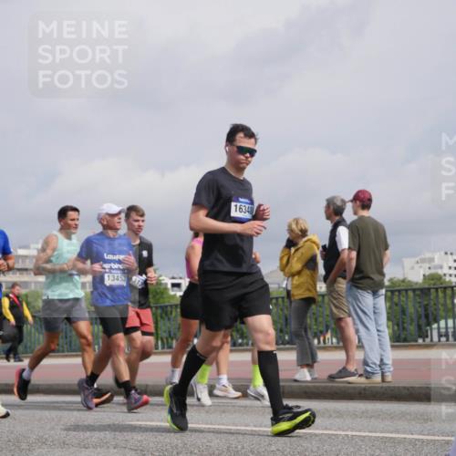 29.06.2025 - hella hamburg halbmarathon Luisa Fischer http://msf.ph/oto/8505924 29.06.2025 10:18:56 Kennedybrücke 13453, 1350, 16348, 1308, 1651, 2076, 2601, 2835, 3167, 4828, 5046, 8057, 8746, 9307, 9881 meine-sportfotos.de