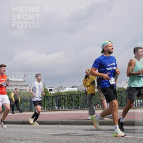 29.06.2025 - hella hamburg halbmarathon Luisa Fischer http://msf.ph/oto/8505940 29.06.2025 10:18:58 Kennedybrücke 14, 13393, 134, 135, 13, 1308, 1651, 2076, 2601, 2835, 4828, 5046, 8057, 8274, 8746, 9307, 9784, 9881 meine-sportfotos.de