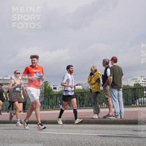 29.06.2025 - hella hamburg halbmarathon Luisa Fischer http://msf.ph/oto/8505945 29.06.2025 10:18:58 Kennedybrücke 145, 18203, 13393, 1308, 1651, 2076, 2601, 2835, 4828, 5046, 8057, 8274, 8746, 9307, 9784, 9881 meine-sportfotos.de
