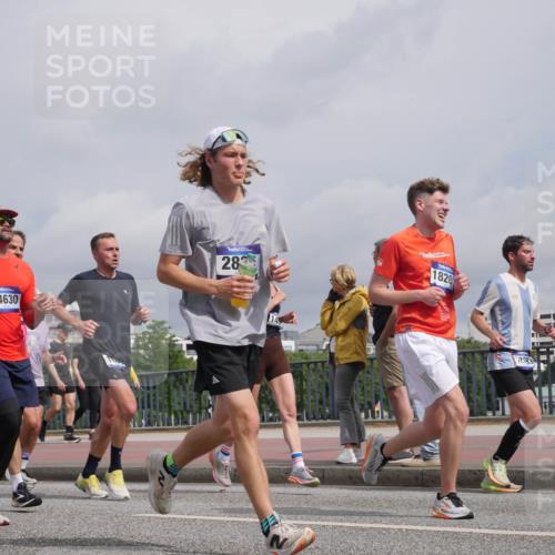 29.06.2025 - hella hamburg halbmarathon Luisa Fischer http://msf.ph/oto/8505954 29.06.2025 10:18:59 Kennedybrücke 19030, 14630, 283, 1820, 12393, 1308, 1651, 2436, 2601, 2835, 4828, 5046, 8057, 8274, 8746, 9307, 9784, 9881 meine-sportfotos.de