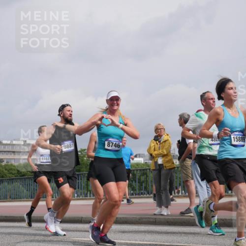 29.06.2025 - hella hamburg halbmarathon Luisa Fischer http://msf.ph/oto/8505989 29.06.2025 10:19:02 Kennedybrücke 308, 15571, 28, 9881, 8746, 4026, 15889, 1212, 1308, 1651, 2071, 2436, 2601, 2835, 4828, 5046, 8057, 8169, 8274, 8746, 9784, 9881 meine-sportfotos.de