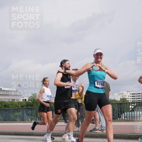 29.06.2025 - hella hamburg halbmarathon Luisa Fischer http://msf.ph/oto/8505994 29.06.2025 10:19:03 Kennedybrücke 1308, 155712, 6036, 8746, 4828, 1212, 1308, 1651, 2071, 2436, 2601, 4828, 5046, 8057, 8169, 8274, 8746, 9784, 9881, 10844 meine-sportfotos.de
