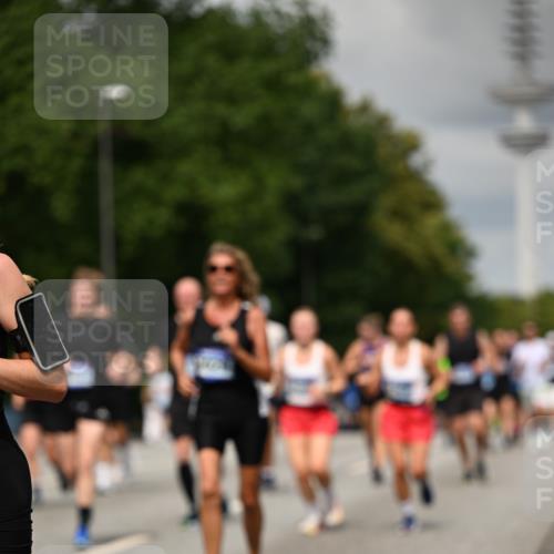29.06.2025 - hella hamburg halbmarathon Dr. Thomas Lammeyer http://msf.ph/oto/8505998 29.06.2025 10:27:31 Kennedybrücke 1029, 1187, 1362, 1372, 1853, 2294, 2925, 3013, 3029, 4728, 4793, 5223, 5343, 5798, 6578, 6784, 6785, 7266, 7919, 8687, 8688, 9133, 9301, 9512, 9913, 10088 meine-sportfotos.de