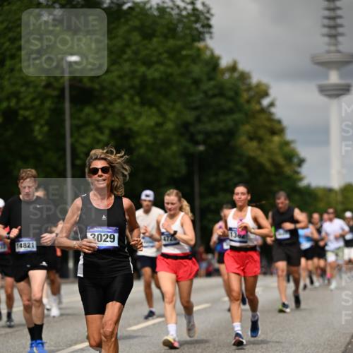 29.06.2025 - hella hamburg halbmarathon Dr. Thomas Lammeyer http://msf.ph/oto/8506021 29.06.2025 10:27:32 Kennedybrücke 1029, 1187, 1362, 1372, 1853, 2294, 2925, 3013, 3029, 4728, 4793, 5223, 5343, 5798, 6578, 7266, 7919, 8687, 8688, 9133, 9301, 9512, 9913, 10088 meine-sportfotos.de