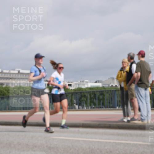 29.06.2025 - hella hamburg halbmarathon Luisa Fischer http://msf.ph/oto/8506024 29.06.2025 10:19:06 Kennedybrücke 1212, 1308, 2071, 2436, 2601, 4583, 4828, 8057, 8169, 8274, 8554, 9601, 9784, 9881, 10844 meine-sportfotos.de