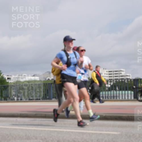 29.06.2025 - hella hamburg halbmarathon Luisa Fischer http://msf.ph/oto/8506032 29.06.2025 10:19:07 Kennedybrücke 1212, 1308, 2071, 2436, 2601, 4583, 8057, 8169, 8274, 8554, 9601, 9784, 10844 meine-sportfotos.de