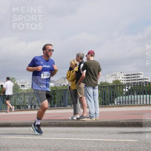 29.06.2025 - hella hamburg halbmarathon Luisa Fischer http://msf.ph/oto/8506065 29.06.2025 10:19:10 Kennedybrücke 8169, 1212, 2071, 2436, 4583, 8169, 8274, 8554, 9601, 9784, 10292, 10844 meine-sportfotos.de