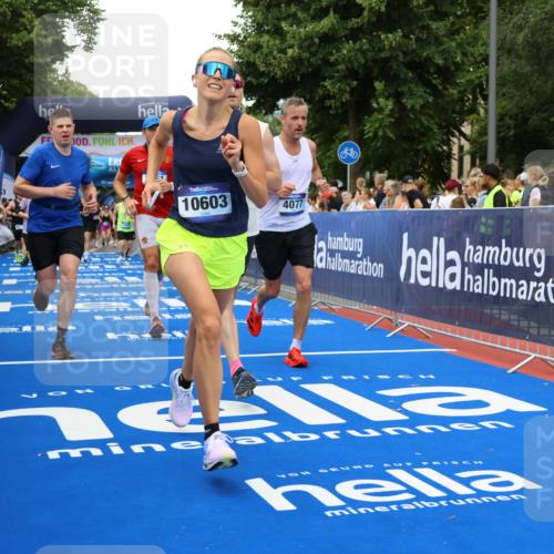 29.06.2025 - hella hamburg halbmarathon Strokosch-Dieckow http://msf.ph/oto/8506066 29.06.2025 10:51:04 Ziel 1366, 1630, 2207, 4077, 4816, 4967, 6027, 8117, 8261, 8508, 8704, 10215, 10508, 10603, 10868, 11733, 12778, 13008, 13073, 14125, 15480, 16285, 17221, 17384, 17530, 17823, 18066, 18350 meine-sportfotos.de