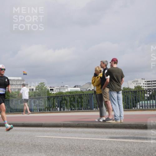29.06.2025 - hella hamburg halbmarathon Luisa Fischer http://msf.ph/oto/8506073 29.06.2025 10:19:11 Kennedybrücke 10990, 1212, 2071, 2436, 4583, 8169, 8274, 8554, 9601, 9802, 10107, 10183, 10292, 10844 meine-sportfotos.de