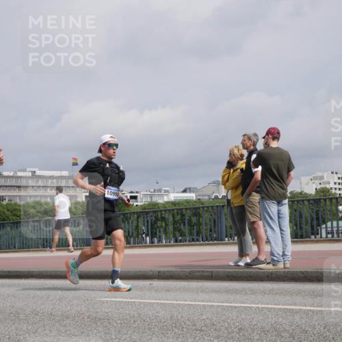 29.06.2025 - hella hamburg halbmarathon Luisa Fischer http://msf.ph/oto/8506079 29.06.2025 10:19:12 Kennedybrücke 10990, 1212, 2071, 2436, 4583, 8169, 8554, 9601, 9802, 10107, 10139, 10141, 10183, 10292, 10844 meine-sportfotos.de