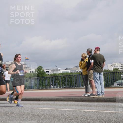 29.06.2025 - hella hamburg halbmarathon Luisa Fischer http://msf.ph/oto/8506093 29.06.2025 10:19:13 Kennedybrücke 1212, 4583, 1212, 2071, 4583, 8169, 8554, 9601, 9802, 10107, 10139, 10141, 10183, 10292, 10844 meine-sportfotos.de