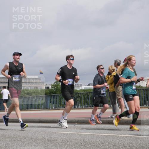29.06.2025 - hella hamburg halbmarathon Luisa Fischer http://msf.ph/oto/8506108 29.06.2025 10:19:15 Kennedybrücke 16456, 9601, 3610, 1538, 83, 1212, 2165, 2803, 4583, 7158, 8295, 8554, 9601, 9802, 10107, 10139, 10141, 10183, 10292, 10844 meine-sportfotos.de