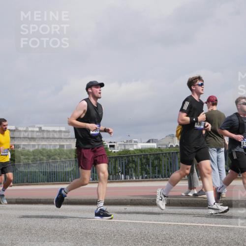 29.06.2025 - hella hamburg halbmarathon Luisa Fischer http://msf.ph/oto/8506112 29.06.2025 10:19:15 Kennedybrücke 15724, 1645, 13610, 1538, 1212, 2165, 2803, 4583, 7158, 8295, 8554, 9601, 9802, 10107, 10139, 10141, 10183, 10292, 10844 meine-sportfotos.de