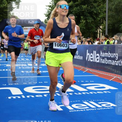 29.06.2025 - hella hamburg halbmarathon Strokosch-Dieckow http://msf.ph/oto/8506119 29.06.2025 10:51:04 Ziel 1366, 1630, 2207, 4077, 4816, 4967, 6027, 8117, 8261, 8508, 8704, 10215, 10508, 10603, 10868, 11733, 12778, 13008, 13073, 14125, 15480, 16285, 17221, 17384, 17530, 17823, 18066, 18350 meine-sportfotos.de