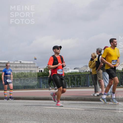 29.06.2025 - hella hamburg halbmarathon Luisa Fischer http://msf.ph/oto/8506134 29.06.2025 10:19:17 Kennedybrücke 12901, 10292, 1645, 1599, 2165, 2803, 4478, 4583, 4637, 6935, 7158, 7753, 8295, 8554, 8597, 8645, 9601, 9628, 9802, 9810, 10107, 10139, 10141, 10183, 10292 meine-sportfotos.de