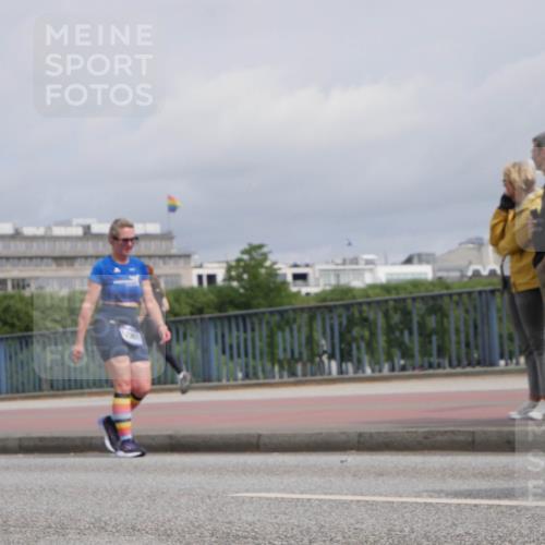 29.06.2025 - hella hamburg halbmarathon Luisa Fischer http://msf.ph/oto/8506146 29.06.2025 10:19:18 Kennedybrücke 2901, 1599, 2165, 2803, 3648, 4478, 4637, 6935, 7158, 7753, 8295, 8554, 8597, 8645, 9601, 9628, 9802, 9810, 10107, 10139, 10141, 10183, 10292 meine-sportfotos.de