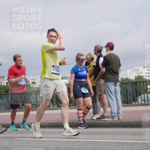 29.06.2025 - hella hamburg halbmarathon Luisa Fischer http://msf.ph/oto/8506169 29.06.2025 10:19:20 Kennedybrücke 980, 10107, 17942, 50, 12901, 1244, 1599, 2165, 2803, 3176, 3648, 4478, 4637, 6935, 7158, 7753, 8295, 8597, 8645, 9628, 9802, 9810, 10107, 10139, 10141, 10183, 10292 meine-sportfotos.de