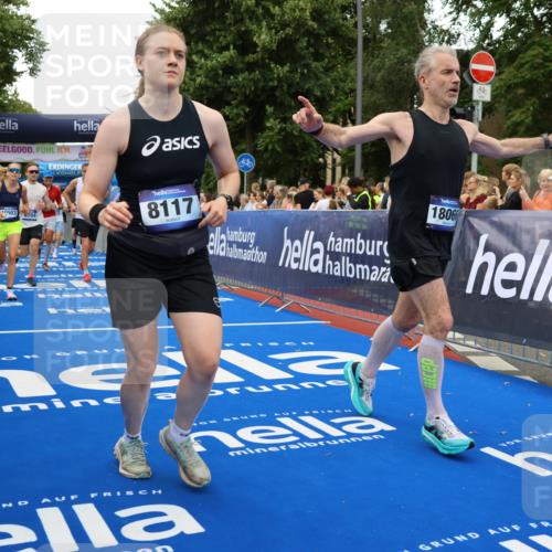 29.06.2025 - hella hamburg halbmarathon Strokosch-Dieckow http://msf.ph/oto/8506183 29.06.2025 10:51:02 Ziel 1366, 1630, 2207, 4077, 4816, 4967, 7369, 8117, 8261, 8508, 8572, 8704, 10215, 10508, 10603, 11733, 12778, 13008, 13073, 13687, 14125, 15362, 16285, 17221, 17384, 17823, 18066, 18350 meine-sportfotos.de