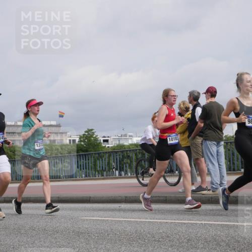 29.06.2025 - hella hamburg halbmarathon Luisa Fischer http://msf.ph/oto/8506186 29.06.2025 10:19:21 Kennedybrücke 10141, 1372, 10183, 980, 1244, 1599, 2165, 2803, 3176, 3648, 4478, 4637, 6935, 7158, 7753, 8295, 8597, 8645, 8707, 9628, 9802, 9810, 10107, 10139, 10141, 10183, 10292 meine-sportfotos.de