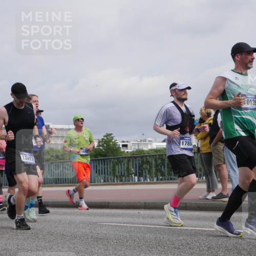 29.06.2025 - hella hamburg halbmarathon Luisa Fischer http://msf.ph/oto/8506206 29.06.2025 10:19:23 Kennedybrücke 8295, 13835, 12417, 4, 1692, 1785, 0139, 1244, 1599, 2165, 2803, 3156, 3176, 3484, 3648, 4478, 4637, 6024, 6742, 6935, 7158, 7753, 7792, 8295, 8597, 8645, 8707, 8847, 9628, 9802, 9810, 10107, 10139, 10141, 10183 meine-sportfotos.de