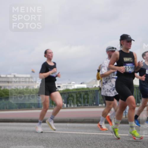 29.06.2025 - hella hamburg halbmarathon Luisa Fischer http://msf.ph/oto/8506262 29.06.2025 10:19:27 Kennedybrücke 1599, 1244, 1599, 2165, 2803, 2912, 3030, 3134, 3156, 3176, 3484, 3648, 4478, 4637, 6024, 6742, 6935, 7158, 7753, 7792, 8263, 8295, 8597, 8645, 8707, 8847, 9628, 9810, 10575 meine-sportfotos.de