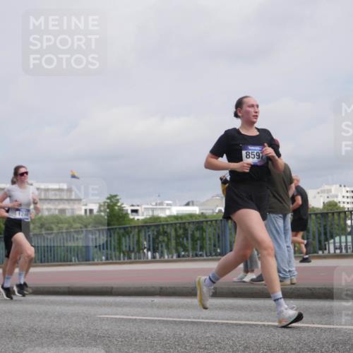 29.06.2025 - hella hamburg halbmarathon Luisa Fischer http://msf.ph/oto/8506269 29.06.2025 10:19:28 Kennedybrücke 1244, 8597, 1244, 1599, 2165, 2803, 2912, 3030, 3134, 3156, 3176, 3484, 3648, 3687, 4478, 4637, 6024, 6742, 6935, 7158, 7753, 7792, 8263, 8295, 8597, 8645, 8707, 8847, 9628, 9810, 10575 meine-sportfotos.de