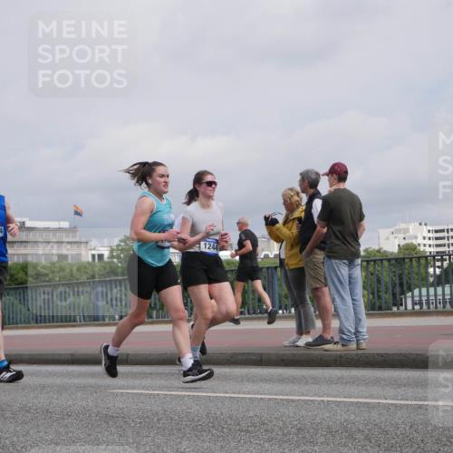 29.06.2025 - hella hamburg halbmarathon Luisa Fischer http://msf.ph/oto/8506280 29.06.2025 10:19:29 Kennedybrücke 28, 17694, 1244, 1244, 1599, 2912, 3030, 3134, 3156, 3176, 3484, 3648, 3687, 4478, 4637, 6024, 6742, 6935, 7753, 7792, 8263, 8597, 8645, 8707, 8847, 9628, 9810, 9891, 10076, 10575 meine-sportfotos.de