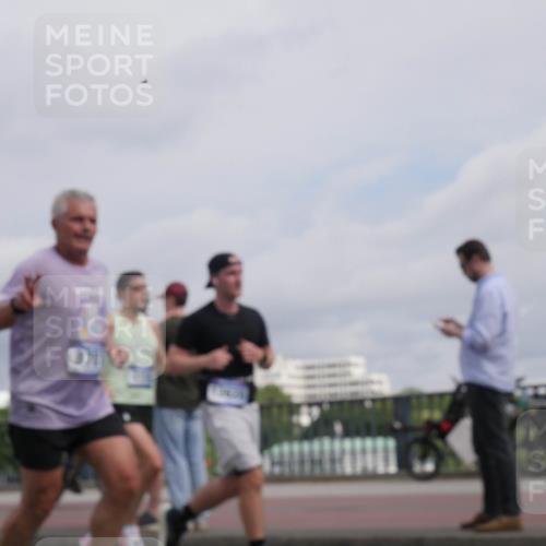 29.06.2025 - hella hamburg halbmarathon Luisa Fischer http://msf.ph/oto/8506303 29.06.2025 10:19:31 Kennedybrücke 1244, 2912, 3030, 3134, 3156, 3176, 3484, 3648, 3687, 5036, 6024, 6742, 7358, 7792, 8263, 8707, 8847, 8857, 9332, 9891, 10076, 10575 meine-sportfotos.de