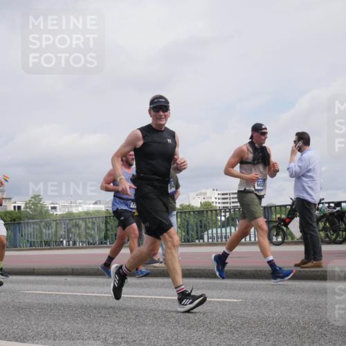 29.06.2025 - hella hamburg halbmarathon Luisa Fischer http://msf.ph/oto/8506319 29.06.2025 10:19:33 Kennedybrücke 1421, 11236, 84, 6024, 2347, 2912, 3030, 3134, 3156, 3176, 3484, 3687, 5036, 6024, 6742, 7358, 7792, 8263, 8707, 8847, 8857, 9332, 9492, 9891, 10076, 10575 meine-sportfotos.de