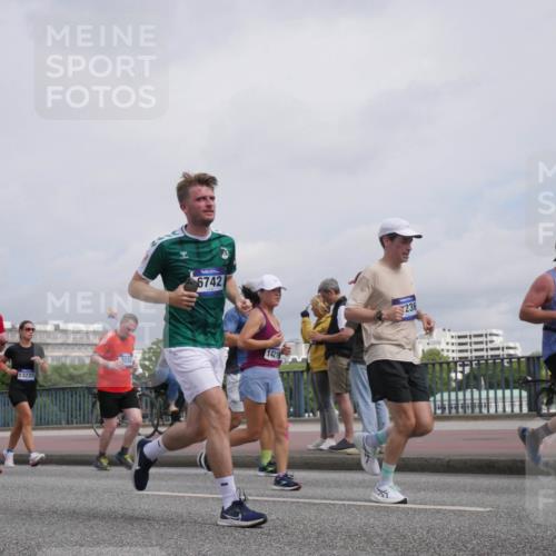 29.06.2025 - hella hamburg halbmarathon Luisa Fischer http://msf.ph/oto/8506327 29.06.2025 10:19:34 Kennedybrücke 11783, 13220, 6742, 3030, 14219, 236, 2347, 2912, 3030, 3134, 3156, 3484, 3687, 5036, 6024, 6742, 7358, 7792, 8263, 8707, 8847, 8857, 9332, 9492, 9891, 10076, 10575 meine-sportfotos.de