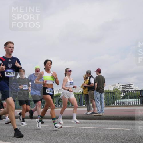 29.06.2025 - hella hamburg halbmarathon Luisa Fischer http://msf.ph/oto/8506351 29.06.2025 10:19:38 Kennedybrücke 8851, 8263, 16098, 16740, 3687, 2347, 2912, 3023, 3030, 3134, 3687, 5036, 7358, 8263, 8317, 8857, 9091, 9332, 9492, 9664, 9891, 10076, 10575 meine-sportfotos.de