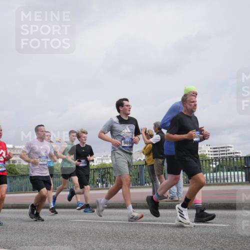29.06.2025 - hella hamburg halbmarathon Luisa Fischer http://msf.ph/oto/8506357 29.06.2025 10:19:39 Kennedybrücke 2347, 12911, 10076, 6859, 9891, 609, 2347, 2912, 3023, 3687, 5036, 7358, 7924, 8263, 8317, 8857, 9091, 9332, 9492, 9664, 9676, 9891, 10076, 10575 meine-sportfotos.de