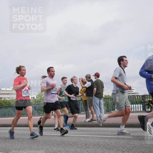 29.06.2025 - hella hamburg halbmarathon Luisa Fischer http://msf.ph/oto/8506359 29.06.2025 10:19:39 Kennedybrücke 7358, 12911, 10076, 5036, 15859, 10, 2347, 2912, 3023, 3687, 5036, 7358, 7924, 8263, 8317, 8857, 9091, 9332, 9492, 9664, 9676, 9891, 10076, 10575 meine-sportfotos.de