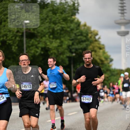 29.06.2025 - hella hamburg halbmarathon Dr. Thomas Lammeyer http://msf.ph/oto/8506364 29.06.2025 10:27:43 Kennedybrücke 1003, 1048, 1187, 1362, 1382, 2125, 2925, 3013, 3029, 3457, 4728, 4793, 5343, 7820, 8181, 8687, 8688, 8716, 9133, 9301, 9512, 9877, 9913 meine-sportfotos.de