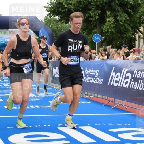 29.06.2025 - hella hamburg halbmarathon Strokosch-Dieckow http://msf.ph/oto/8506369 29.06.2025 10:50:54 Ziel 1466, 1630, 2207, 3654, 3947, 4839, 5018, 7052, 7369, 8117, 8205, 8572, 10215, 10750, 11551, 12778, 13008, 13687, 14125, 15362, 15395, 15643, 16285, 17221, 18182, 18350 meine-sportfotos.de
