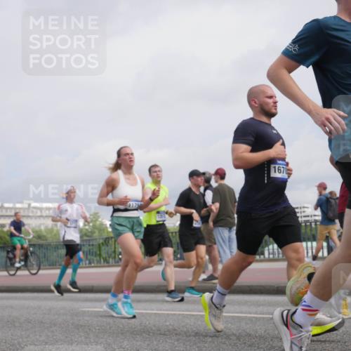 29.06.2025 - hella hamburg halbmarathon Luisa Fischer http://msf.ph/oto/8506374 29.06.2025 10:19:41 Kennedybrücke 1670, 2125, 1760, 1602, 2347, 3023, 3088, 3687, 5036, 7358, 7924, 7928, 8317, 8619, 8857, 9091, 9332, 9492, 9664, 9676, 9891, 10076 meine-sportfotos.de