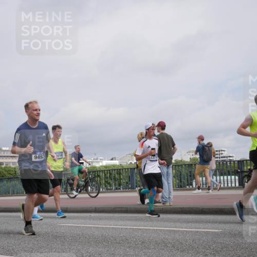 29.06.2025 - hella hamburg halbmarathon Luisa Fischer http://msf.ph/oto/8506384 29.06.2025 10:19:42 Kennedybrücke 9492, 12872, 23, 5658, 1371, 1602, 1825, 2347, 3023, 3088, 5036, 7358, 7924, 7928, 8317, 8619, 8857, 9091, 9332, 9492, 9664, 9676, 9891, 10076 meine-sportfotos.de