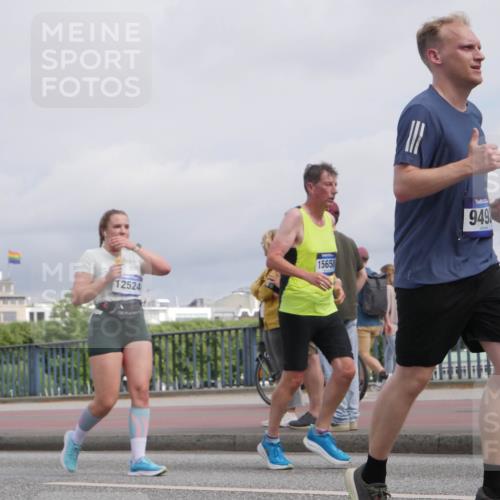 29.06.2025 - hella hamburg halbmarathon Luisa Fischer http://msf.ph/oto/8506392 29.06.2025 10:19:43 Kennedybrücke 12524, 15658, 949, 1602, 1825, 2347, 3023, 3088, 5036, 7358, 7924, 7928, 8317, 8619, 8857, 9091, 9332, 9492, 9664, 9676 meine-sportfotos.de