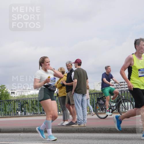 29.06.2025 - hella hamburg halbmarathon Luisa Fischer http://msf.ph/oto/8506395 29.06.2025 10:19:44 Kennedybrücke 2524, 15658, 1602, 1825, 2347, 3023, 3088, 7358, 7924, 7928, 8317, 8619, 9091, 9492, 9664, 9676 meine-sportfotos.de