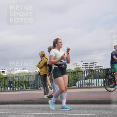 29.06.2025 - hella hamburg halbmarathon Luisa Fischer http://msf.ph/oto/8506401 29.06.2025 10:19:44 Kennedybrücke 4524, 1602, 1825, 2347, 3023, 3088, 7358, 7924, 7928, 8317, 8619, 9091, 9492, 9664, 9676 meine-sportfotos.de