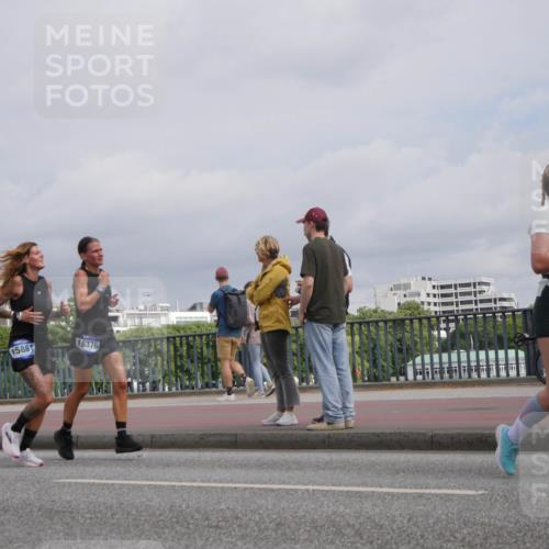 29.06.2025 - hella hamburg halbmarathon Luisa Fischer http://msf.ph/oto/8506410 29.06.2025 10:19:45 Kennedybrücke 1586, 16376, 1602, 1825, 2347, 3023, 3088, 7924, 7928, 8317, 8619, 9091, 9208, 9492, 9664, 9676, 10391 meine-sportfotos.de