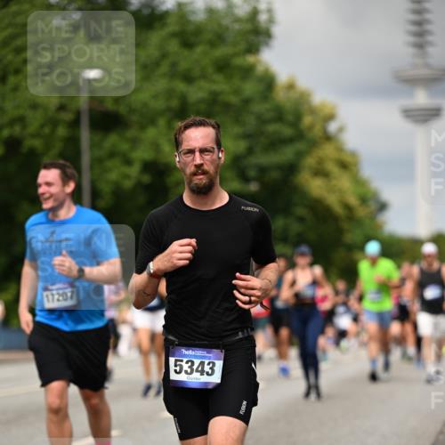 29.06.2025 - hella hamburg halbmarathon Dr. Thomas Lammeyer http://msf.ph/oto/8506413 29.06.2025 10:27:44 Kennedybrücke 1003, 1048, 1187, 1362, 1382, 2125, 2925, 3013, 3029, 3457, 4728, 5343, 7820, 8181, 8687, 8688, 8716, 9133, 9877, 9913 meine-sportfotos.de
